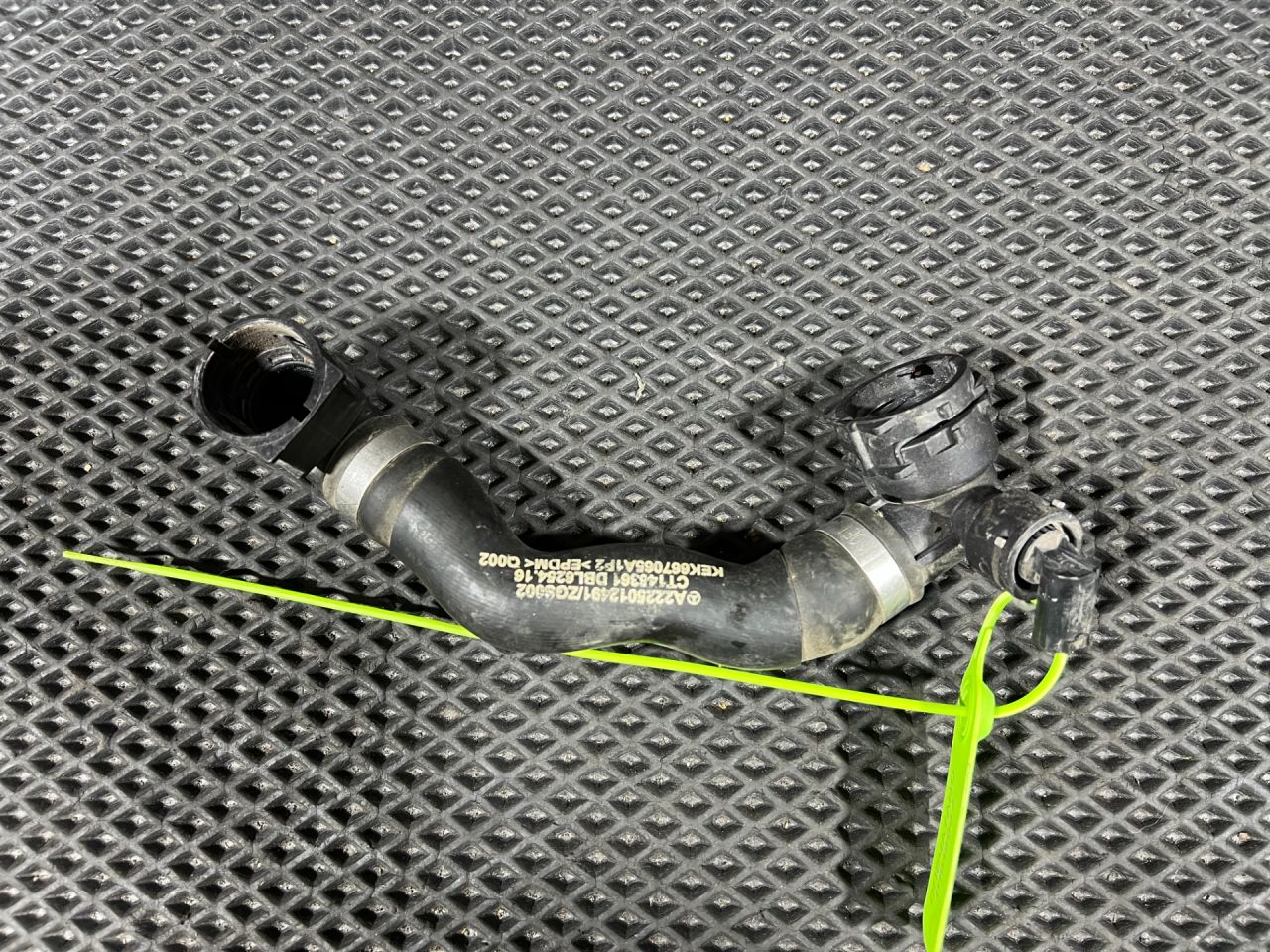 патрубок (трубопровод, шланг) Mercedes-Benz S-Класс W222/C217/A217 2014, 4.7 л., бензин, АКПП, седан, A2225012491 - фото №1