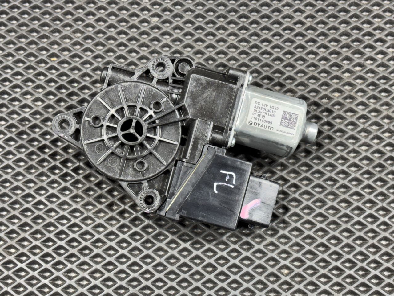 моторчик стеклоподъемника передний левый Kia K5 3 поколение 2020, 1.6 л., G4FP, бензин, АКПП, 617027004, 82450L3010 - фото №1