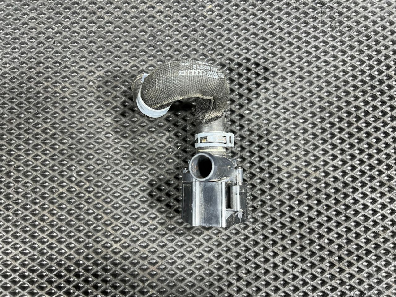 насос антифриза дополнительный Audi S8 D4 2013, 4.0 л., CGTA, бензин, АКПП, седан, 4H1819371B, 06D121601 - фото №1