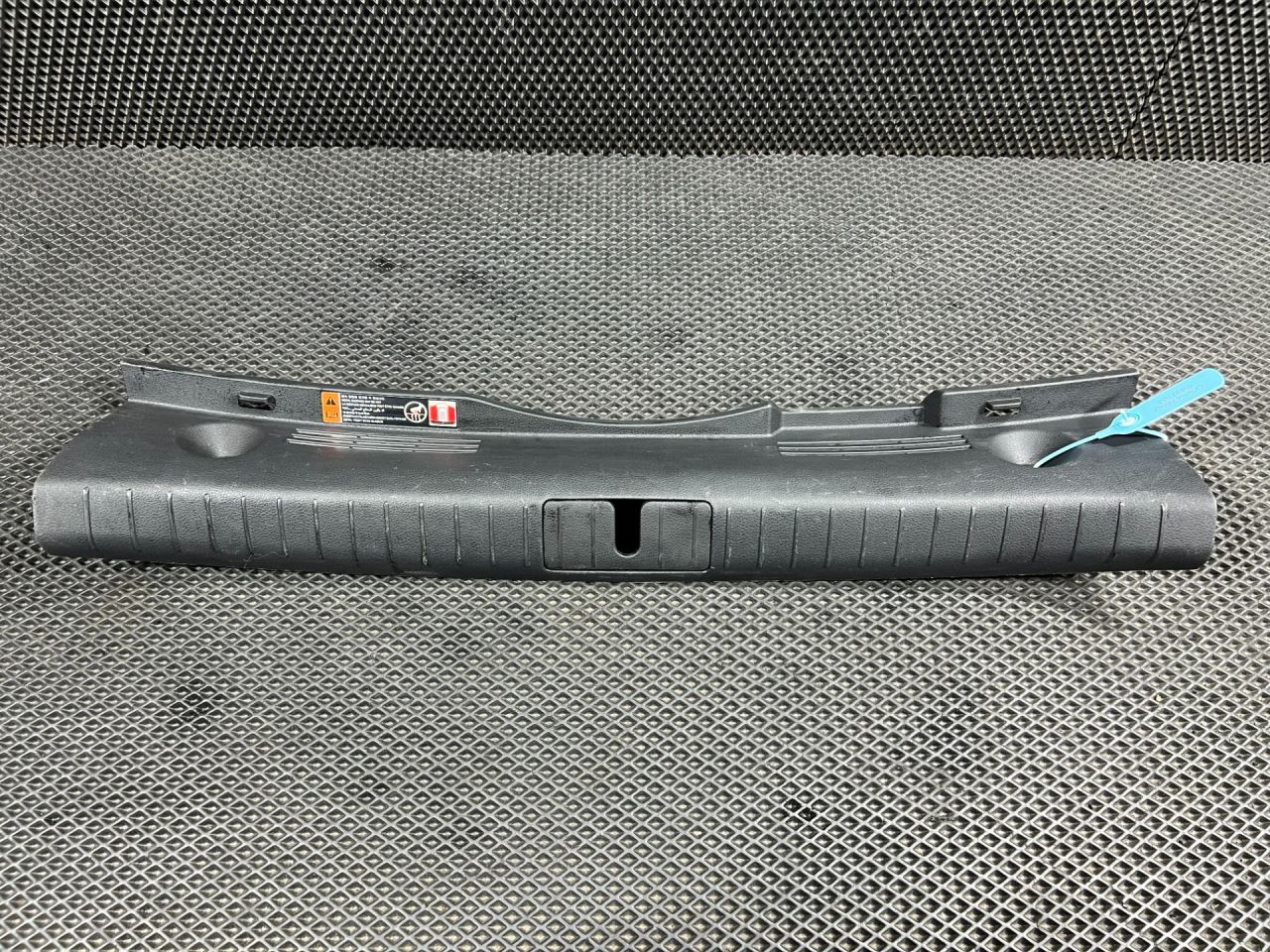 накладка внутренняя на заднюю панель кузова Genesis G70 1 поколение 2019, 2.0 л., G4KL, бензин, АКПП, седан, 85770-G9050 - фото №1