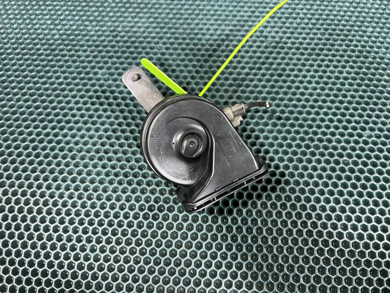 сигнал (клаксон) Jaguar XE 1 поколение 2016, 2.0 л., 204PT, бензин, АКПП, седан, GX7313802AA, T2H36398, T4N4042 - фото №1