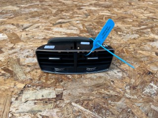 дефлектор обдува салона Audi A8 D4/4H [рестайлинг] 2013, 4.0 л., CEUA, бензин, АКПП, седан, 4H0819203B, 4H0819203A