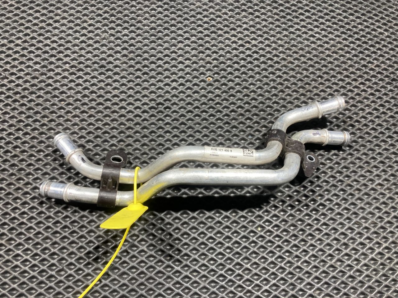 трубка охлаждающей жидкости Audi A4 B9 2018, 2.0 л., CVKB, бензин, МКПП, седан, 8W0121400B - фото №1