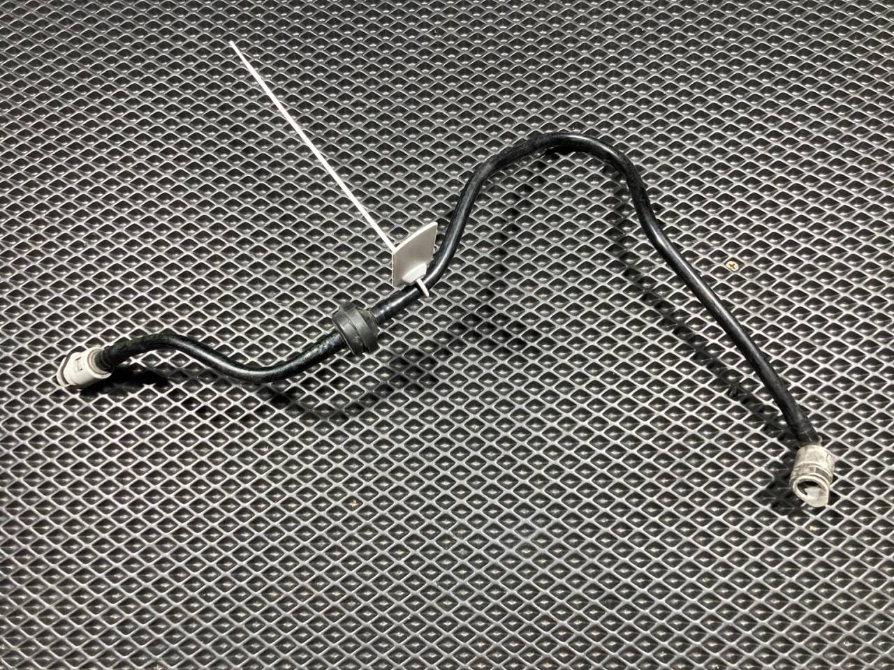 трубка вакуумная усилителя тормозов Jaguar XE 1 поколение 2016, 3.0 л., AJ 126, бензин, АКПП, седан, GX739C491CC - фото №1