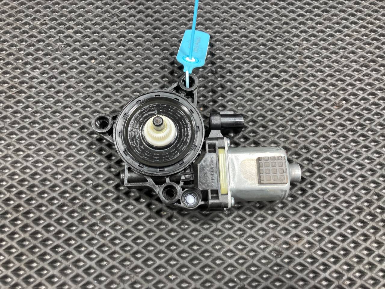 моторчик стеклоподъемника задний правый Kia K5 3 поколение 2022, 1.6 л., G4FP, бензин, АКПП, 83460L3000 - фото №1