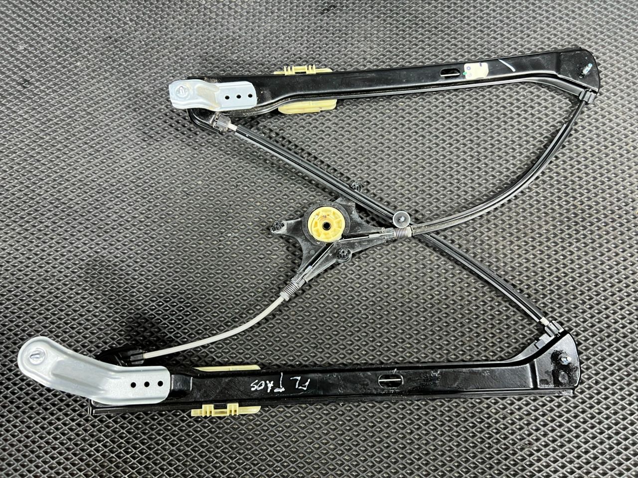 стеклоподъемник передний левый Volkswagen Taos 1 поколение 2023, 1.5 л., DNKA, бензин, АКПП, внедорожник 5 дв., передний привод, 2GJ837461A - фото №1