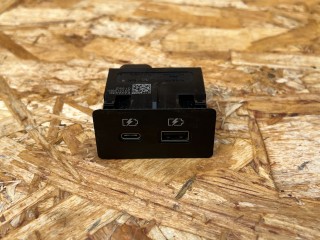 разъем AUX / USB Nissan Rogue T33 2023, 1.5 л., KR15, бензин, АКПП, внедорожник 5 дв., передний привод, 253316UA0