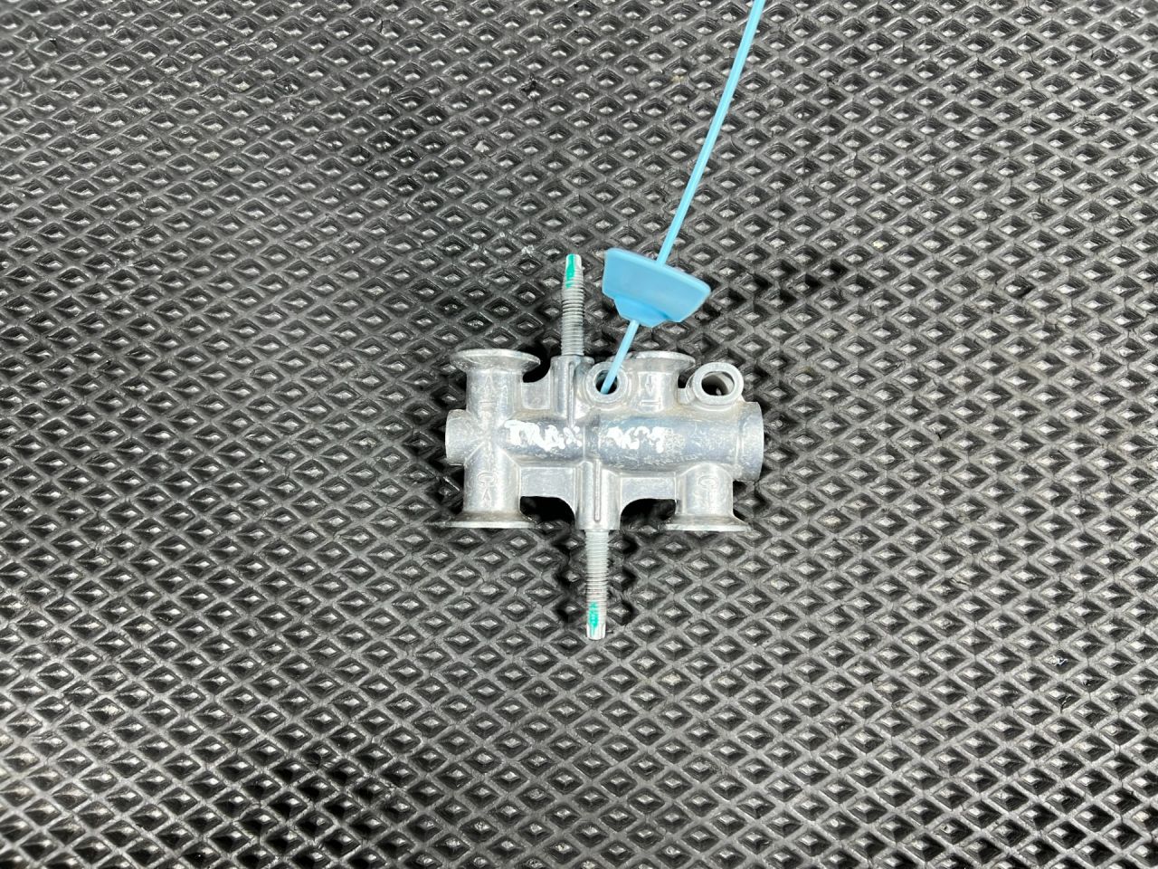 шланг (трубка) АКПП Chevrolet Trax 2 поколение 2024, 1.2 л., бензин, АКПП, внедорожник 5 дв., передний привод, 84518145, 84244037 - фото №1