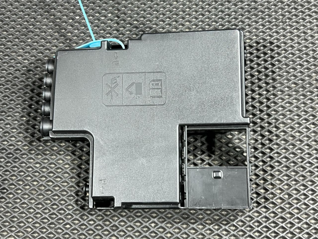 крышка блока предохранителей Buick Envista 1 поколение 2024, 1.2 л., бензин, АКПП, внедорожник 5 дв., 42806403 - фото №1