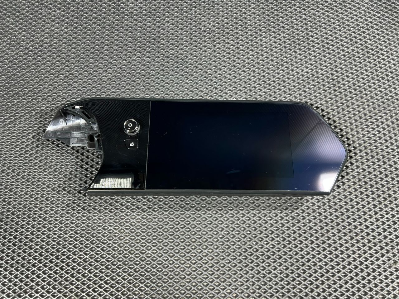 дисплей Chevrolet Trax 2 поколение 2024, 1.2 л., бензин, АКПП, внедорожник 5 дв., передний привод, 42861798 - фото №1