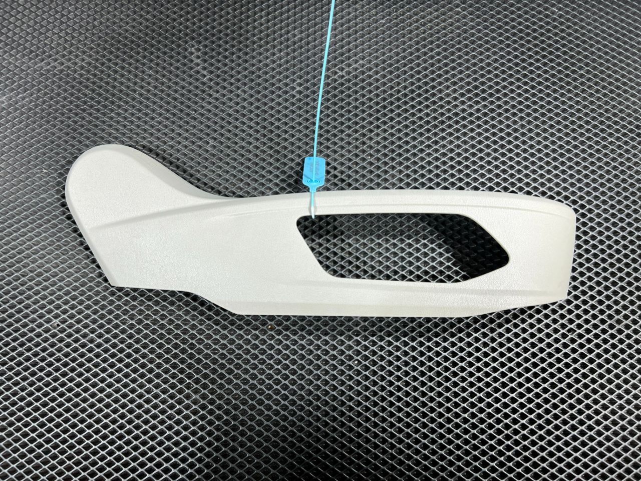 накладка на сиденье Kia Sorento 4 поколение 2023, 2.5 л., бензин, АКПП, внедорожник 5 дв., передний привод, 88021-R5400, 88020R5400GYT - фото №1