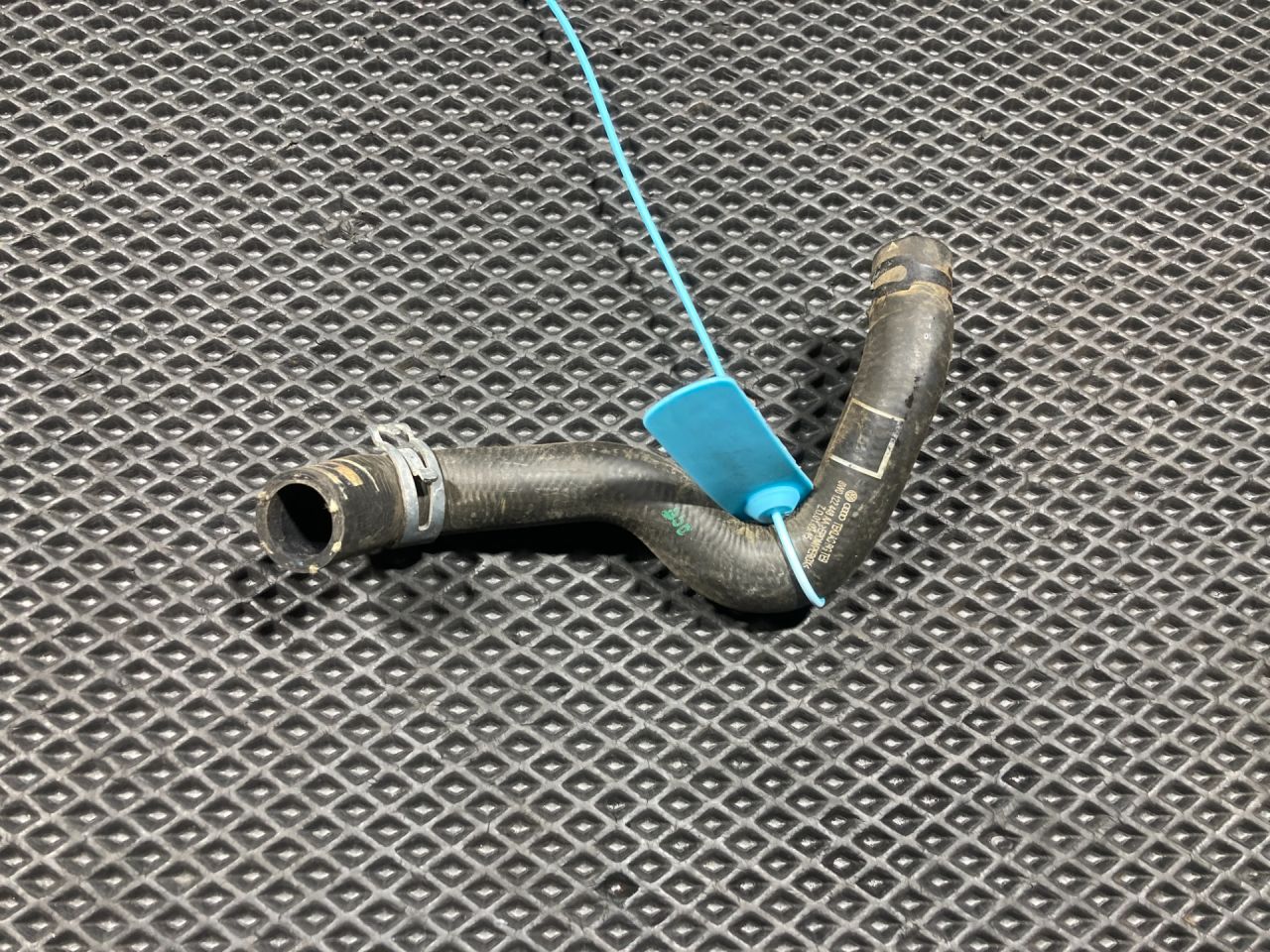 патрубок (трубопровод, шланг) Audi A4 B9 2015, 2.0 л., CVKB, бензин, МКПП, седан, 8W0122448AA - фото №1