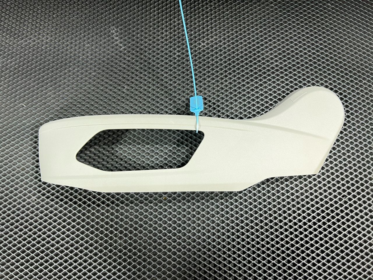 накладка на сиденье Kia Sorento 4 поколение 2023, 2.5 л., бензин, АКПП, внедорожник 5 дв., передний привод, 88011-R5400, 88010R5410GYT - фото №1