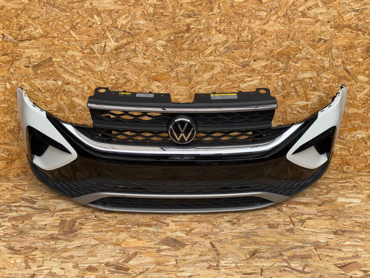 бампер передний Volkswagen Taos 1 поколение 2021, 1.5 л., DNKA, бензин, АКПП, внедорожник 5 дв., 2GJ807796, 2GJ807162, 2GJ807221B - фото №1