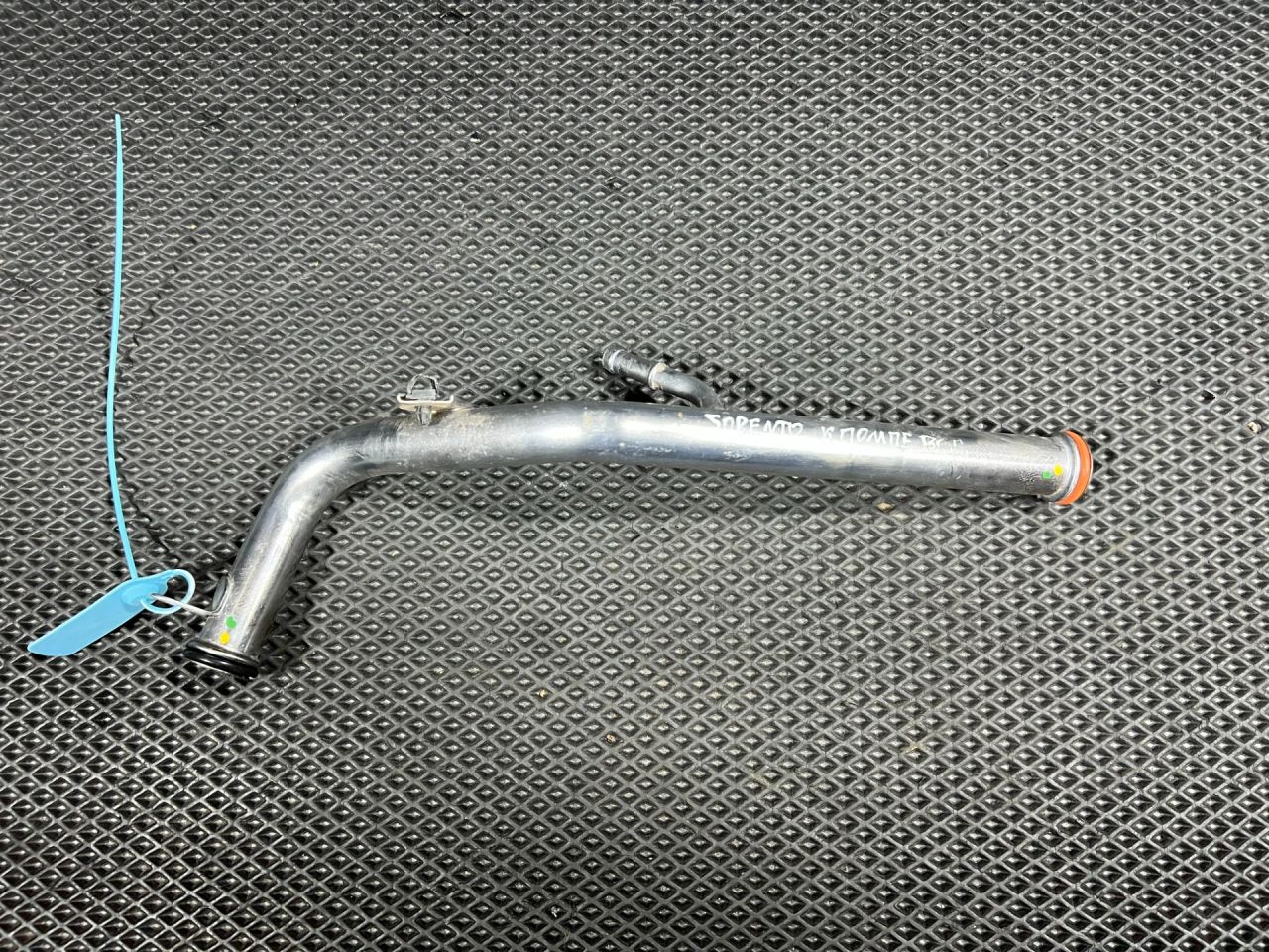 трубка охлаждающей жидкости Kia Sorento 4 поколение 2023, 2.0 л., G4KA, бензин, АКПП, внедорожник 5 дв., передний привод, 254602S500 - фото №1