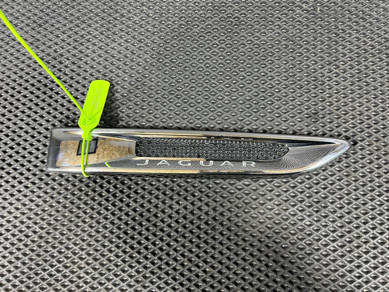 молдинг крыла Jaguar XF X260 2016, 3.0 л., бензин, АКПП, седан, GX63280B10A, GX6M280B10A - фото №1