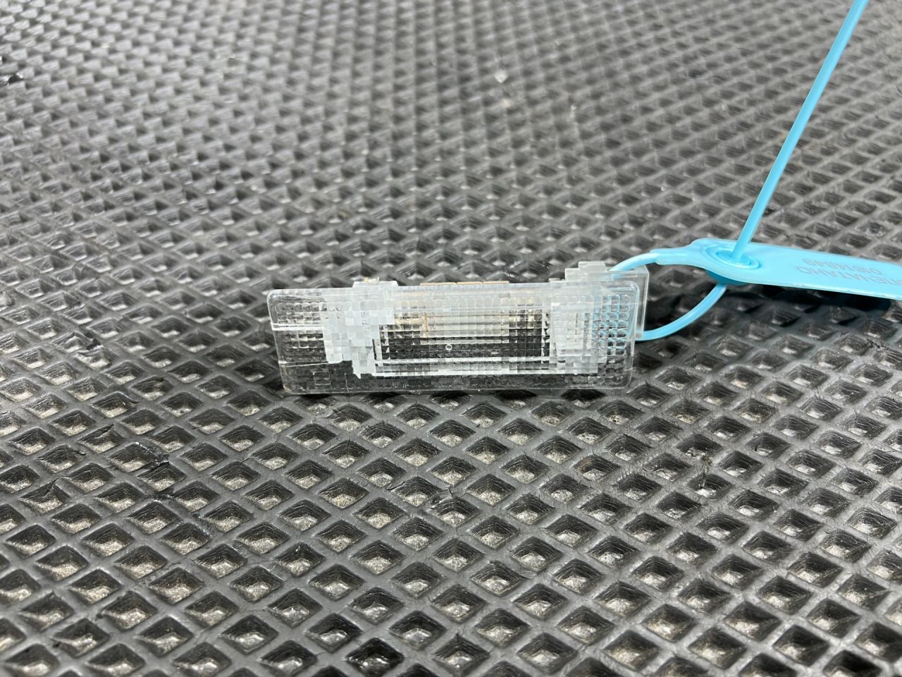 плафон багажника Volkswagen Taos 1 поколение 2023, 1.5 л., DNKA, бензин, АКПП, внедорожник 5 дв., передний привод, 3G0947101A - фото №1