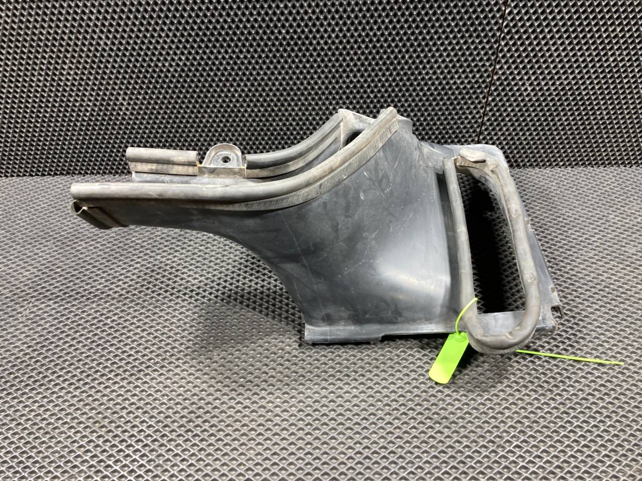 воздуховод (дефлектор) радиатора Land Rover Discovery 5 поколение L462 2020, 2.0 л., 204PT, бензин, АКПП, внедорожник 5 дв., HY327H460AC, LR081641, LR126065 - фото №1