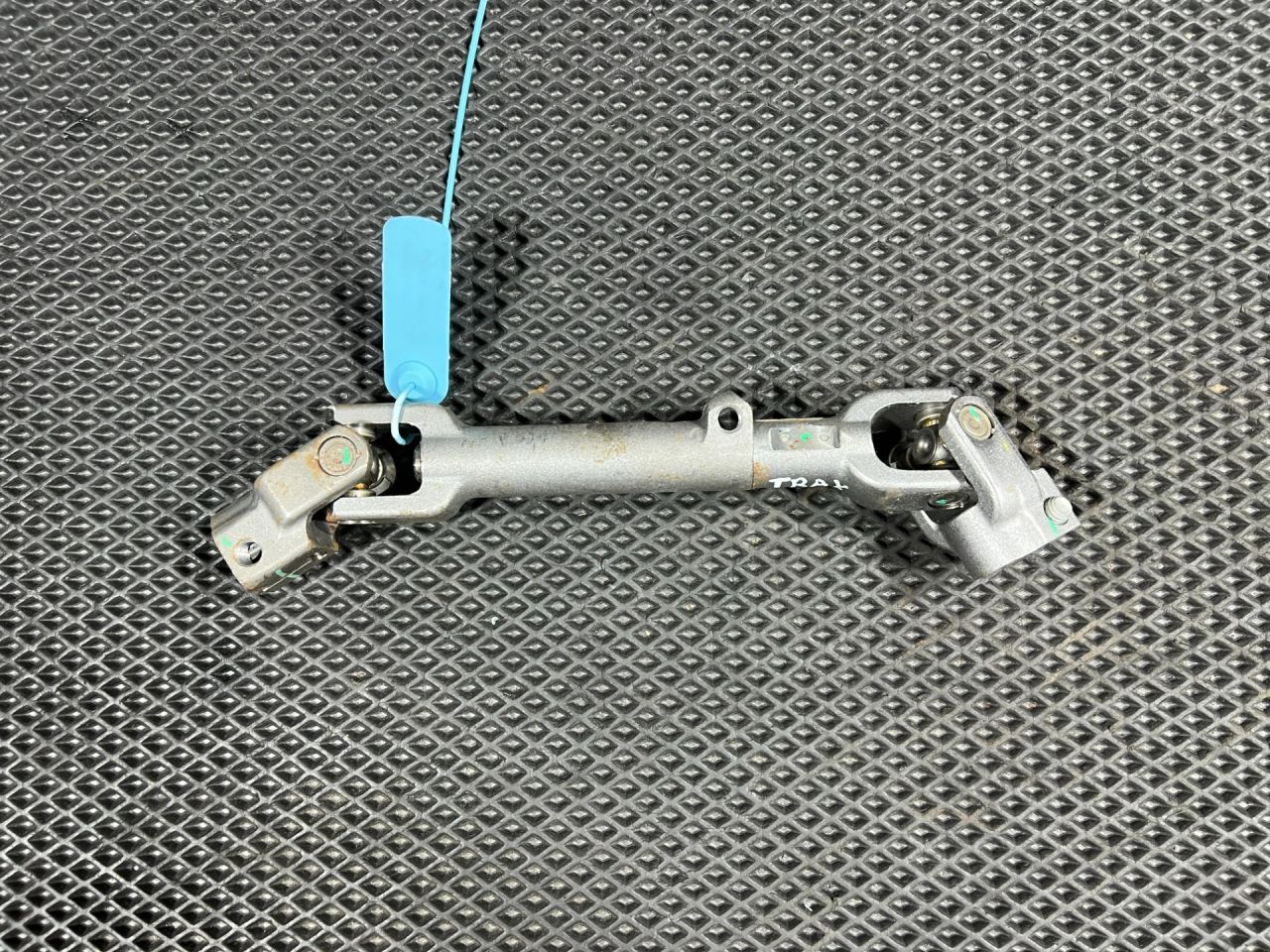 рулевой карданчик Chevrolet Trax 2 поколение 2023, 1.2 л., бензин, АКПП, внедорожник 5 дв., 42726621 - фото №1