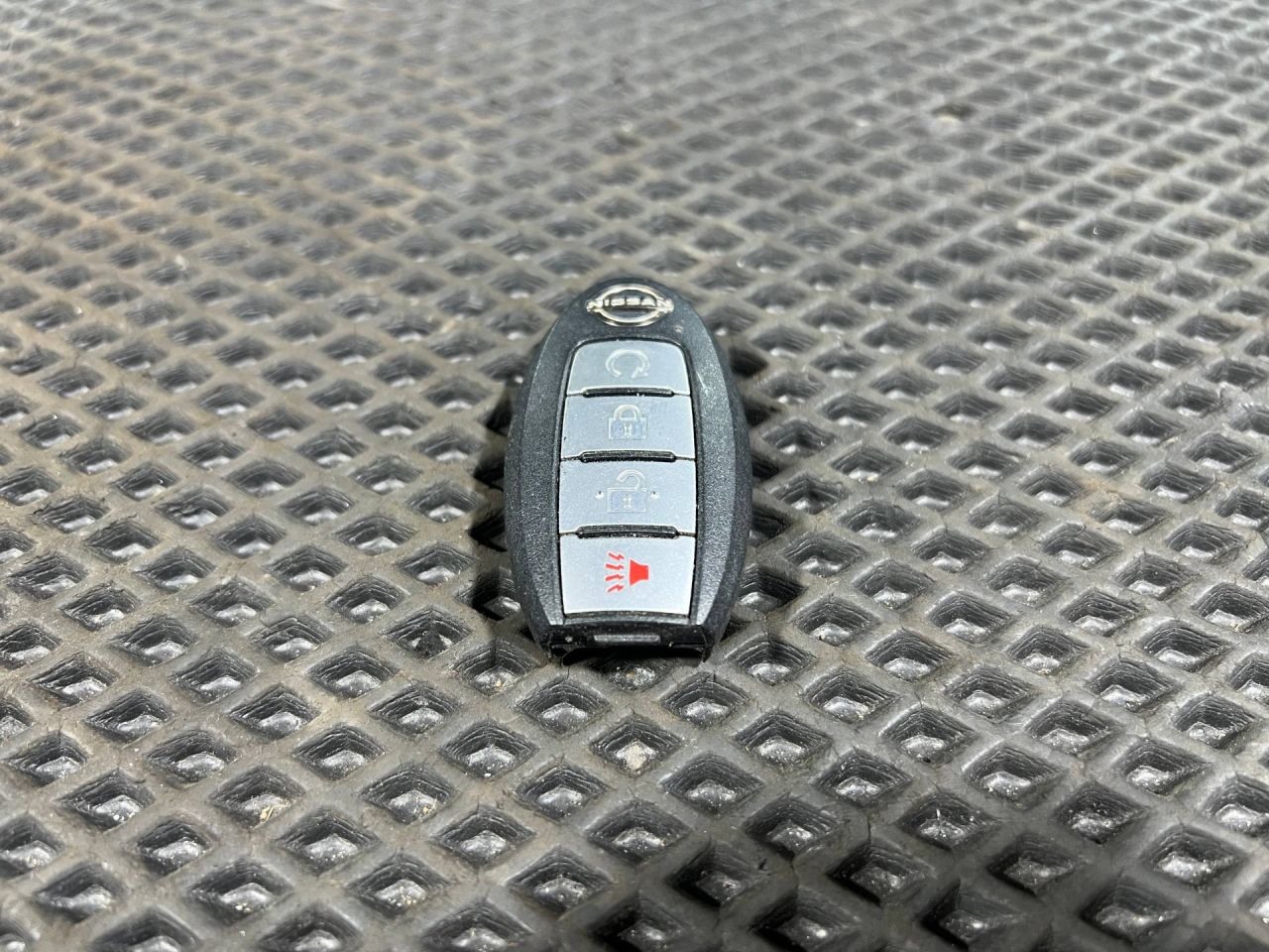 Брелок (пульт дистанционного управления) Nissan Rogue T33 2022, 1.5 л., KR15, бензин, АКПП, внедорожник 5 дв., 7812DTXN3 - фото №1