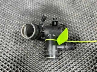 фланец (тройник) системы охлаждения Jaguar F-Pace 1 поколение 2016, 2.0 л., бензин, АКПП, внедорожник 5 дв., W584A