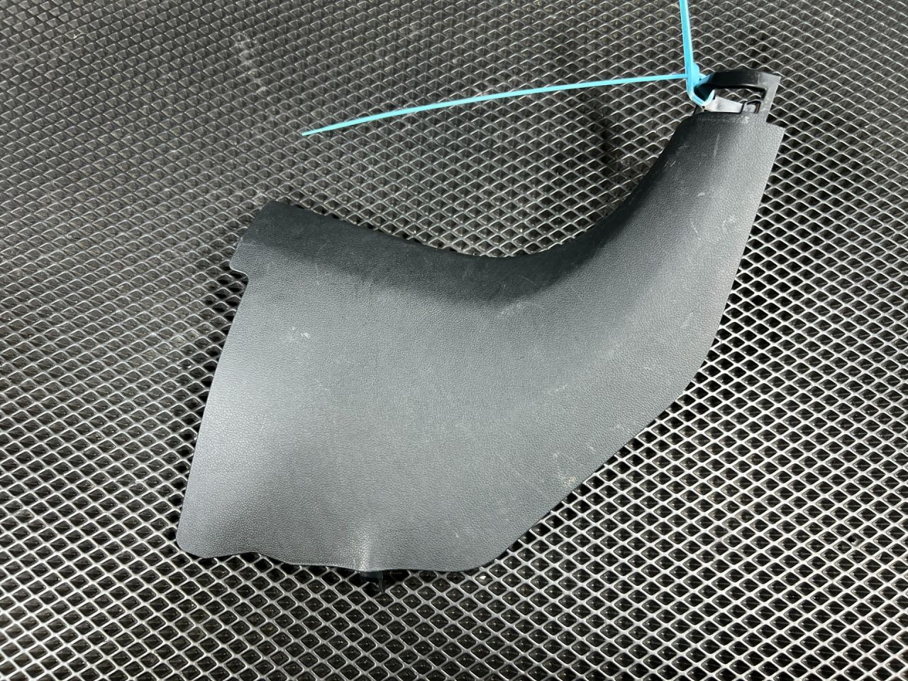 накладка на порог Kia Sorento 4 поколение 2023, 2.5 л., бензин, АКПП, внедорожник 5 дв., передний привод, 85824-R5000WK - фото №1