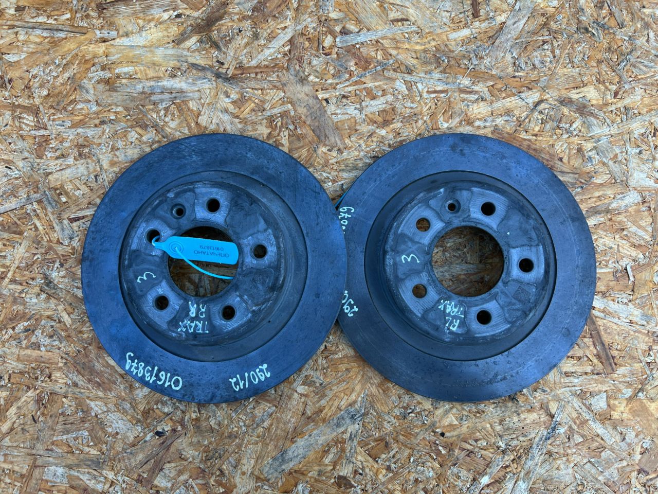 диск тормозной задний Chevrolet Trax 2 поколение 2023, 1.2 л., LIH, бензин, АКПП, внедорожник 5 дв., 13549949, 13549952, 85560926 - фото №1