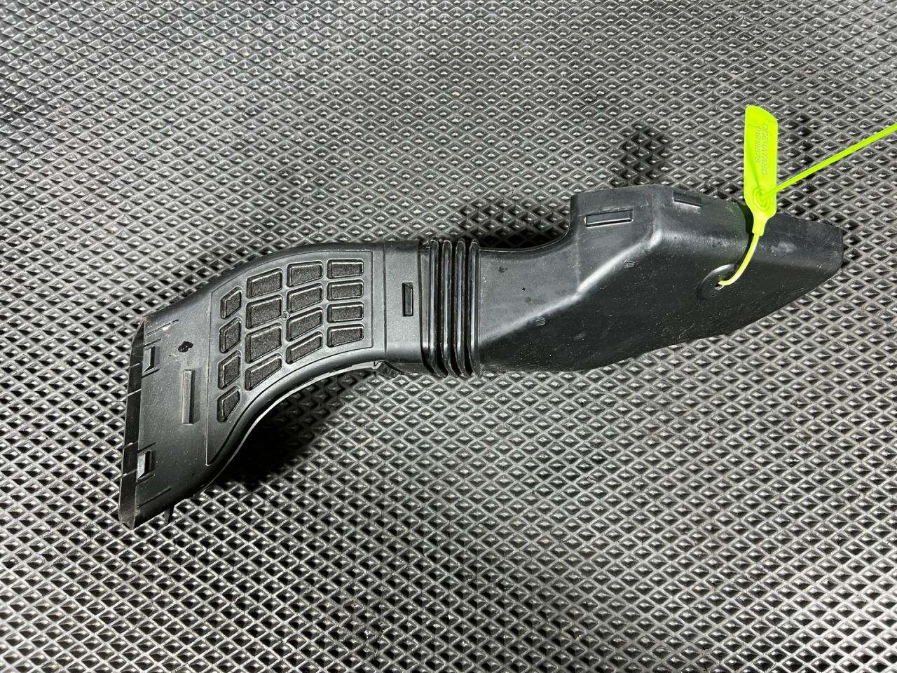 патрубок воздушного фильтра Jaguar XE 1 поколение X760 2015, 3.0 л., AJ 126, бензин, АКПП, седан, T4A2599, T2H2693, GX739A675BB, T2H1948, GX739A675DC - фото №1