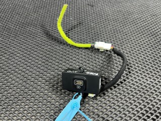 разъем AUX / USB Kia Sorento 4 поколение 2023, 2.0 л., G4KA, бензин, АКПП, внедорожник 5 дв., передний привод, 96125-P2500