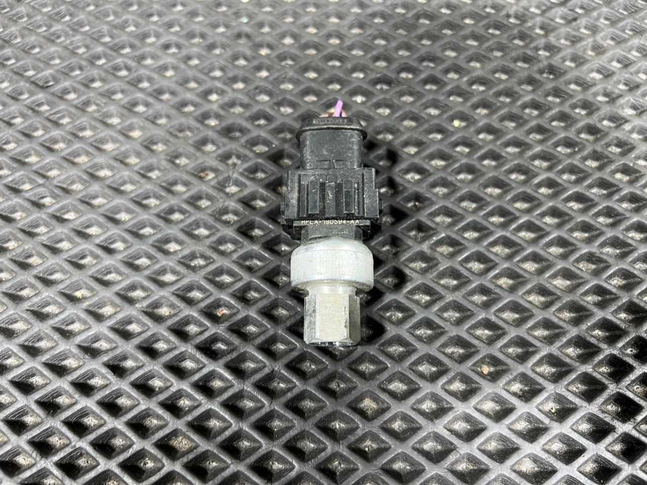 датчик кондиционера Jaguar F-Pace 1 поколение 2016, 3.0 л., бензин, АКПП, внедорожник 5 дв., HPLA19D594AA, T4A18606, LR086926A - фото №1