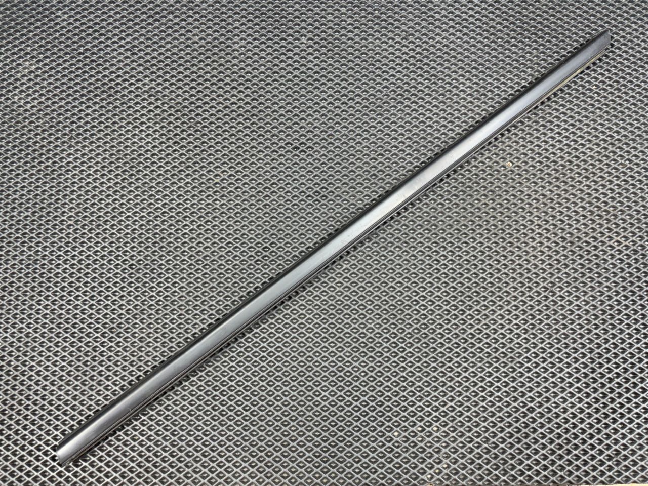 молдинг двери передней правой Honda Insight 2 поколение 2009, 1.3 л. - фото №1