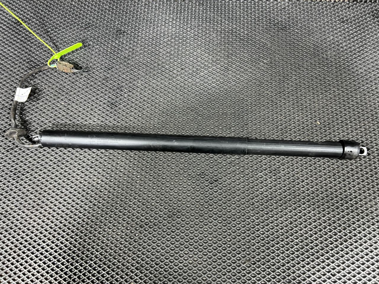 амортизатор крышки багажника (3-5 двери) Land Rover Discovery 5 поколение L462 2017, 3.0 л., 30DDTX, дизель, АКПП, внедорожник 5 дв., HY3270354AD, LR083138 - фото №1