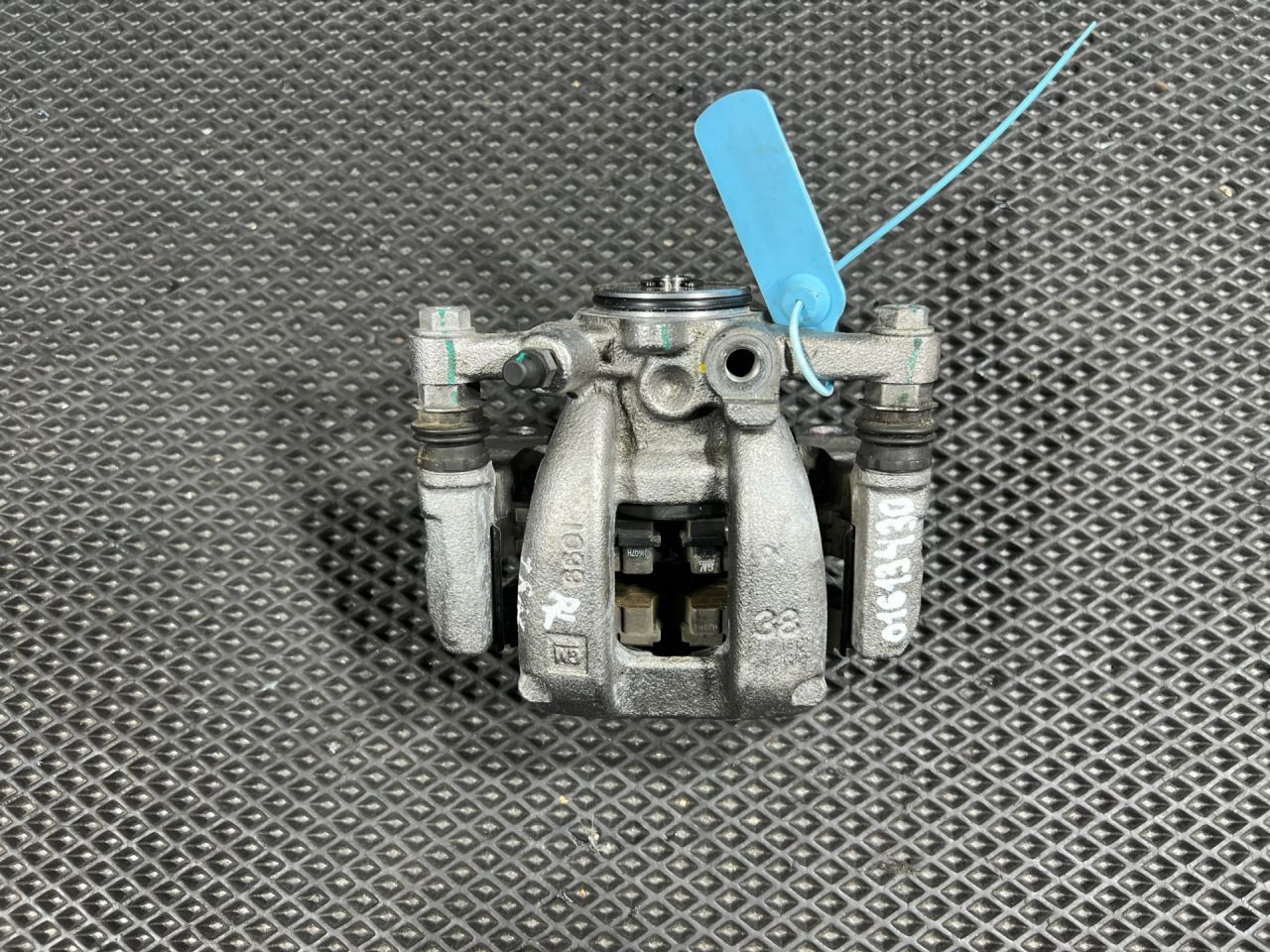 суппорт задний левый Chevrolet Trax 2 поколение 2023, 1.2 л., LIH, бензин, АКПП, внедорожник 5 дв., 60007793 - фото №1