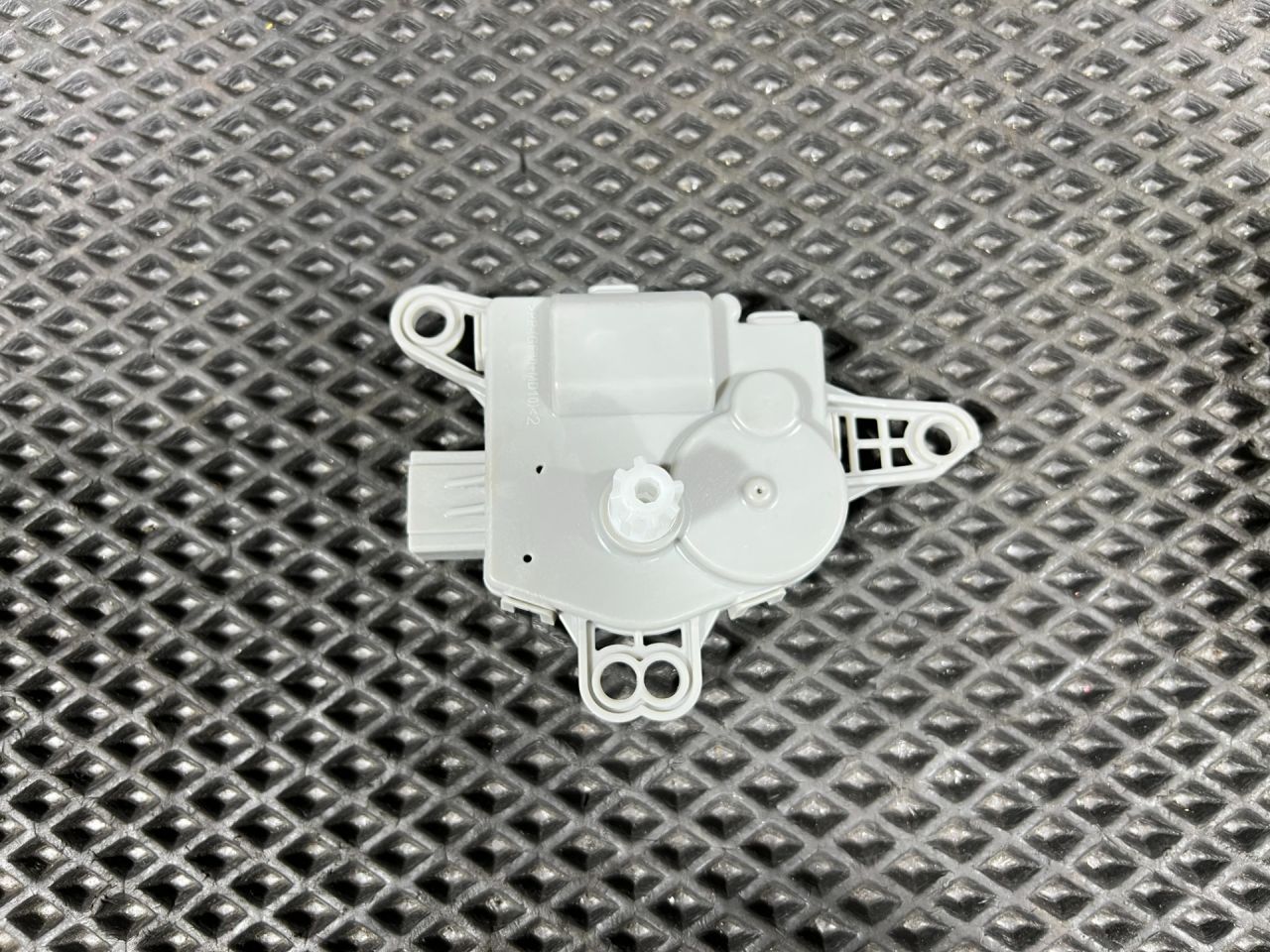 моторчик заслонки печки Hyundai Tucson 4 поколение 2024, 2.5 л., G4KN, бензин, АКПП, внедорожник 5 дв., EA1F1-DN8AB02 - фото №1