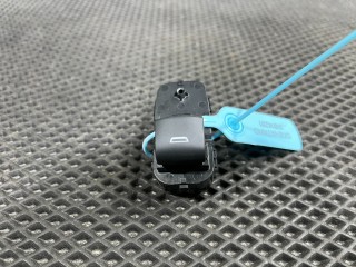 кнопка стеклоподъемника двери Chevrolet Trax 2 поколение 2024, 1.2 л., бензин, АКПП, внедорожник 5 дв., передний привод, 84513466, 23308157, 84139701