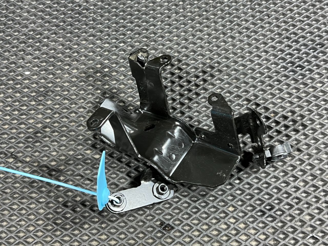 кронштейн (крепление) Buick Envista 1 поколение 2024, 1.2 л., бензин, АКПП, внедорожник 5 дв., 55487482 - фото №1