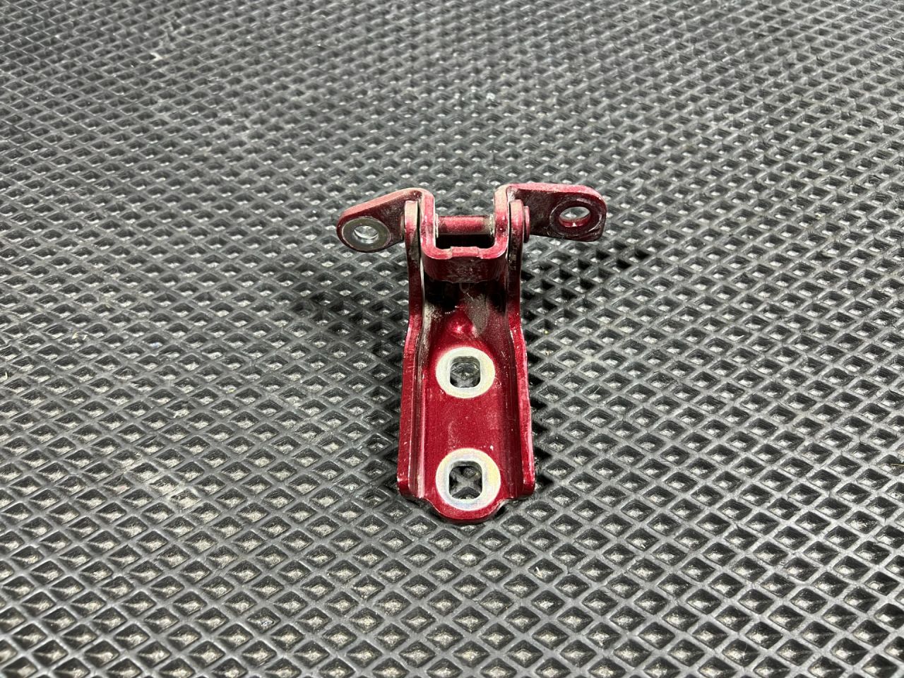 петля двери Chevrolet Trax 2 поколение 2023, 1.2 л., бензин, АКПП, внедорожник 5 дв., 85644416, 13581568 - фото №1