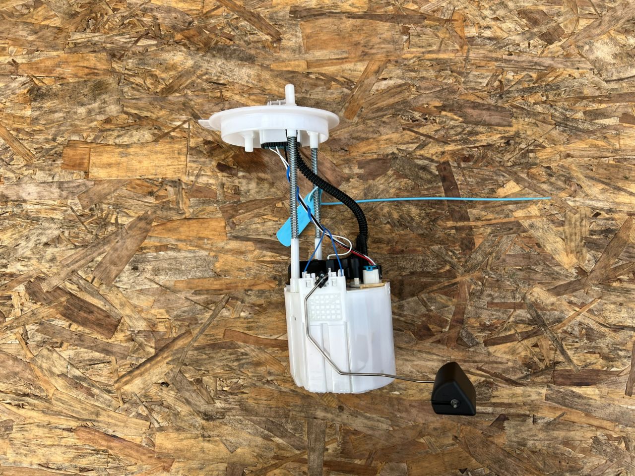 насос топливный Chevrolet Trax 2 поколение 2024, 1.2 л., LIH, бензин, АКПП, внедорожник 5 дв., передний привод, 42877295 - фото №1