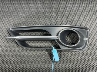 заглушка (решетка) в бампер Audi S8 D4 2013, 4.0 л., CGTA, бензин, АКПП, седан, 4H0807679F