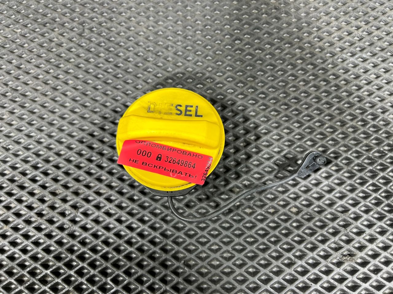 пробка топливного бака Land Rover Range Rover Sport 2 поколение L494 2016, 3.0 л., 306DT, дизель, АКПП, внедорожник 5 дв., CPLA9030CB, LR053666, LR138861, LR021560 - фото №1