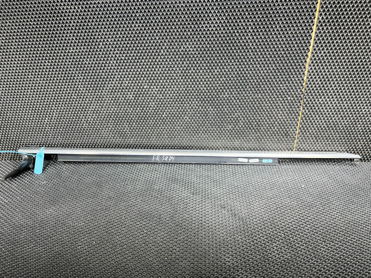 молдинг двери передней правой Audi S8 D4 2013, 4.0 л., CGTA, бензин, АКПП, седан, 4H0853284C - фото №1