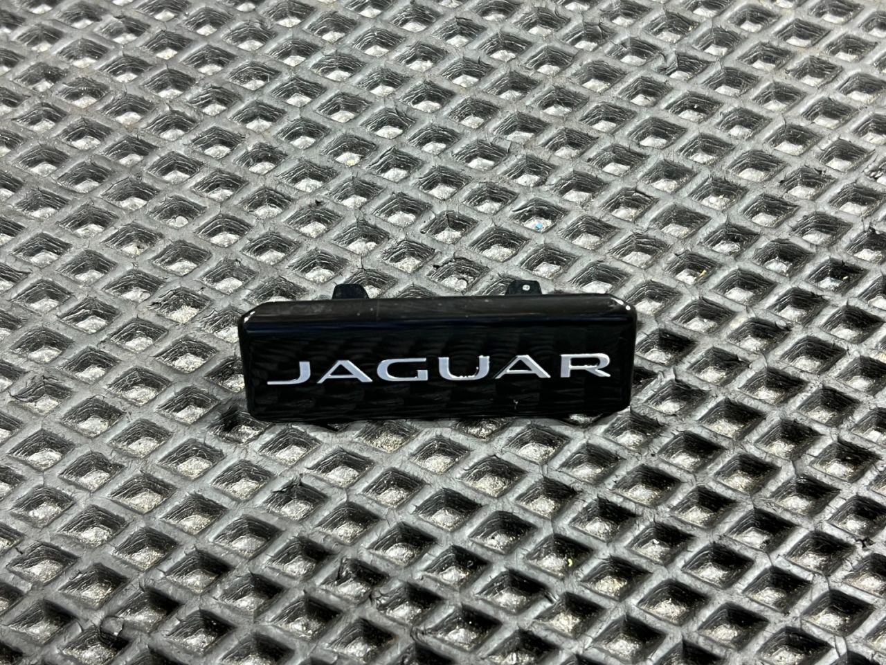 накладка на торпедо (консоль) Jaguar XJ 4 поколение 2015, 5.0 л., 508PN, бензин, АКПП, седан, AW93-045F44-AB - фото №1