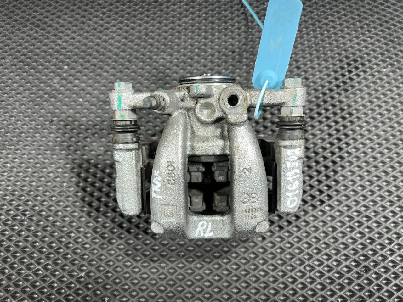 суппорт задний левый Chevrolet Trax 2 поколение 2024, 1.2 л., LIH, бензин, АКПП, внедорожник 5 дв., передний привод, 60007793 - фото №1