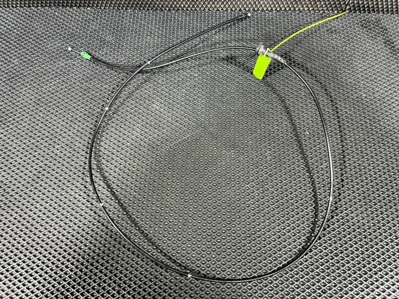 трос капота Buick Envista 1 поколение 2024, 1.2 л., бензин, АКПП, внедорожник 5 дв., 42806143, 42832987 - фото №1