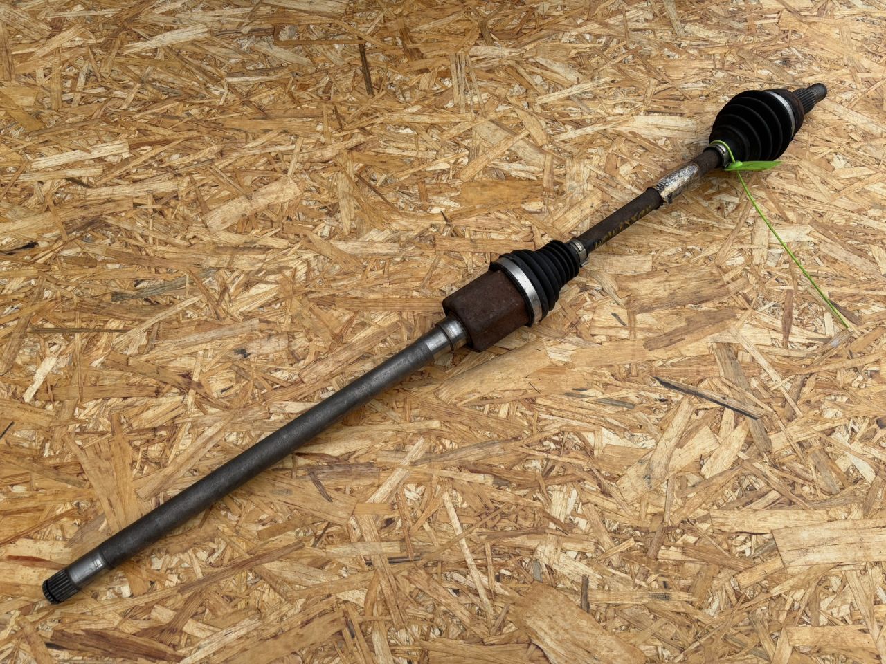 полуось передняя правая (приводной вал, ШРУС) Jaguar XE 1 поколение 2016, 2.0 л., 204PT, бензин, АКПП, седан, DW933N128AB, C2D42128 - фото №1