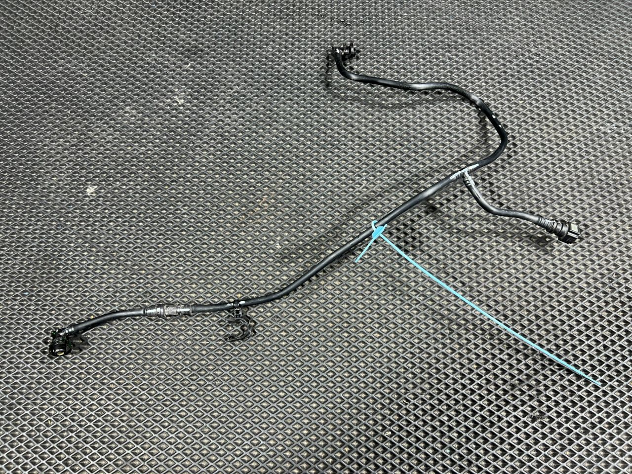 трубка вентиляции бака Buick Envista 1 поколение 2024, 1.2 л., бензин, АКПП, внедорожник 5 дв., 42869131, 42821781 - фото №1