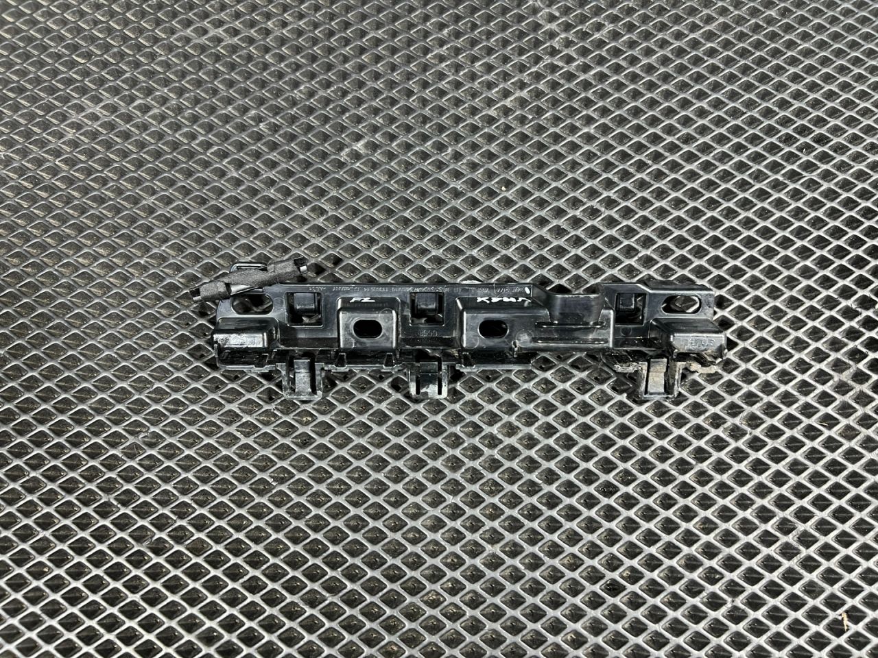 Кронштейн крепления порога BMW 7 серия G11/G12 2017, 3.0 л., B57 D30 A, дизель, АКПП, седан, 51777357131, 7357131 - фото №1