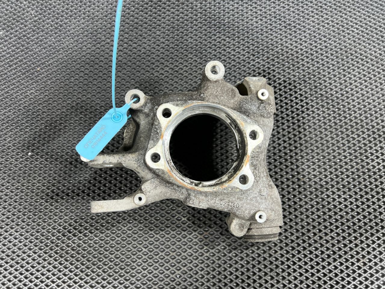 кулак задний правый Audi S8 D4 2013, 4.0 л., CGTA, бензин, АКПП, седан, 4H0505432D, 8K0505297E - фото №1