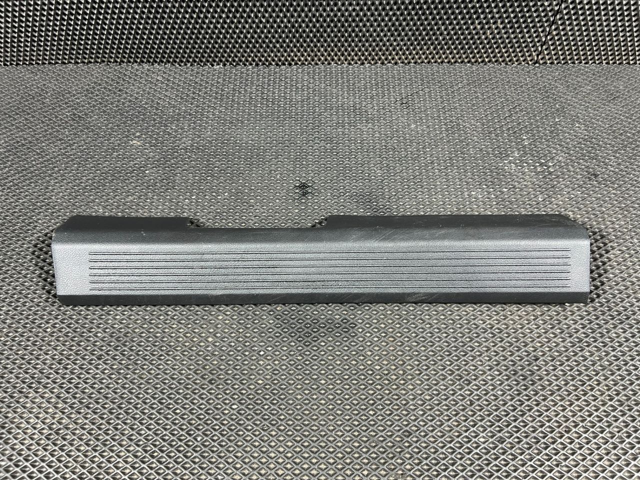 накладка на порог внутренняя Nissan Rogue T33 2022, 1.5 л., KR15, бензин, АКПП, внедорожник 5 дв., 769516RR0A - фото №1