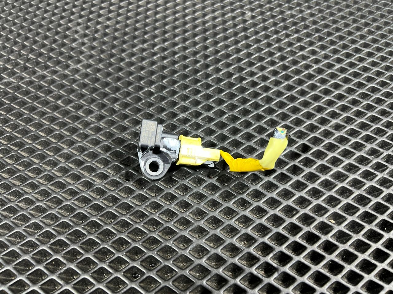 датчик удара Kia Sorento 4 поколение 2023, 2.5 л., бензин, АКПП, внедорожник 5 дв., передний привод, 95920-T1100 - фото №1